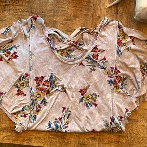 Super cute lavender short sleeve